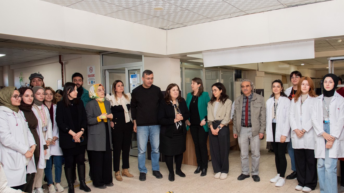 Selçuk Üniversitesi, ‘Sağlıklı Beslenme’ etkinliğinde afetzedelerle buluştu